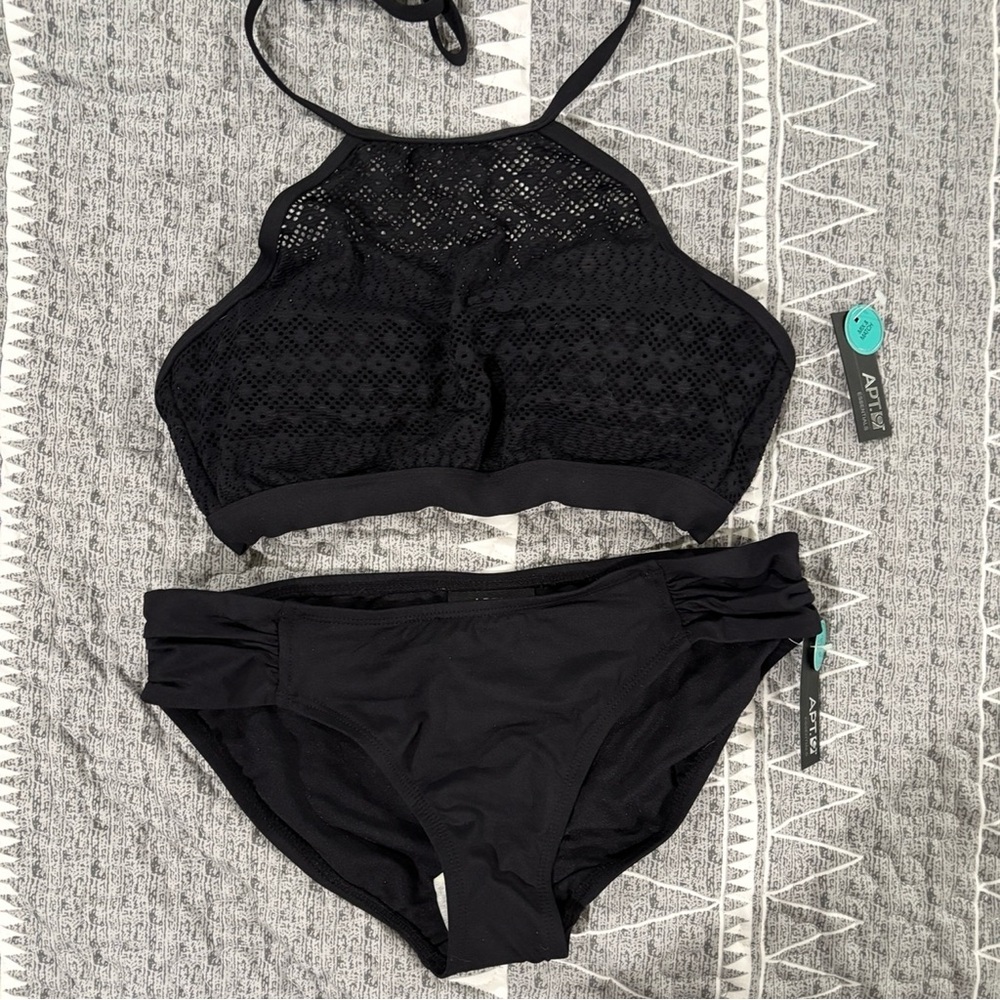 Apt 9 Women’s 2 Piece Swimsuit   New With Tags
